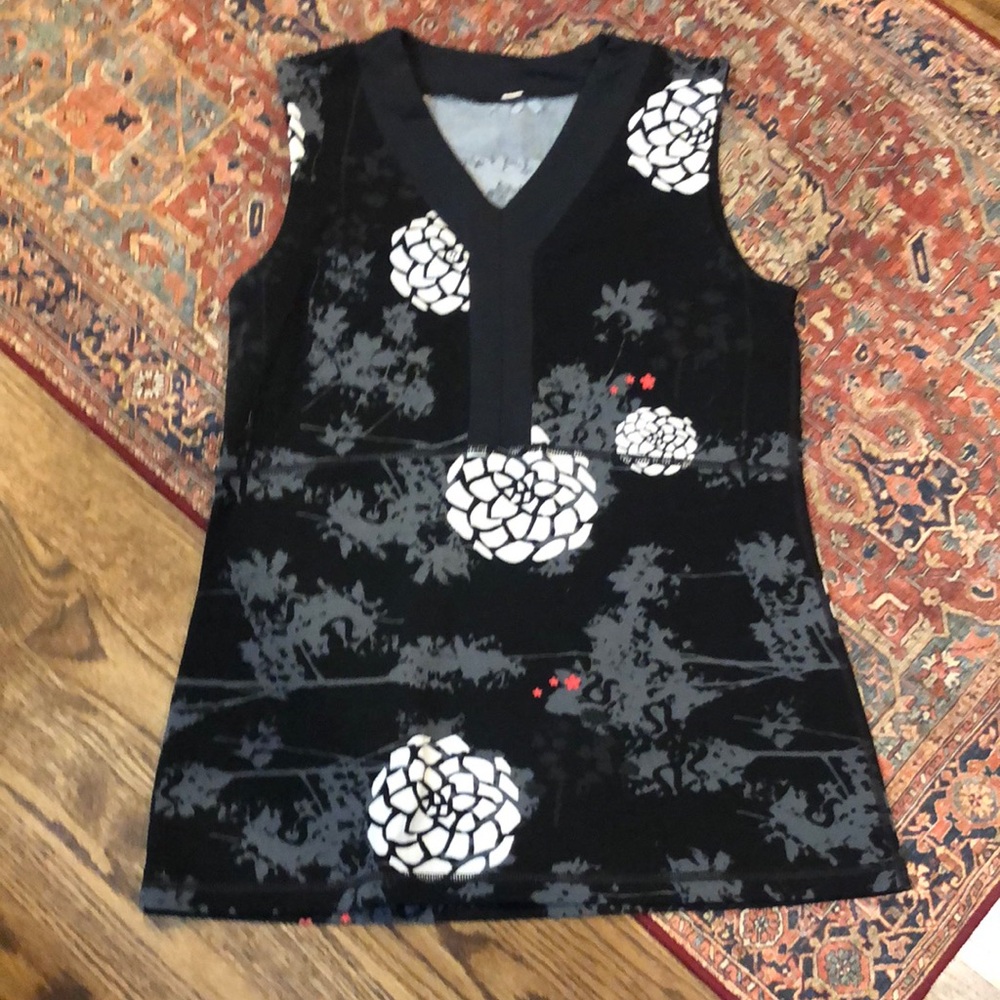 Lululemon sz M top